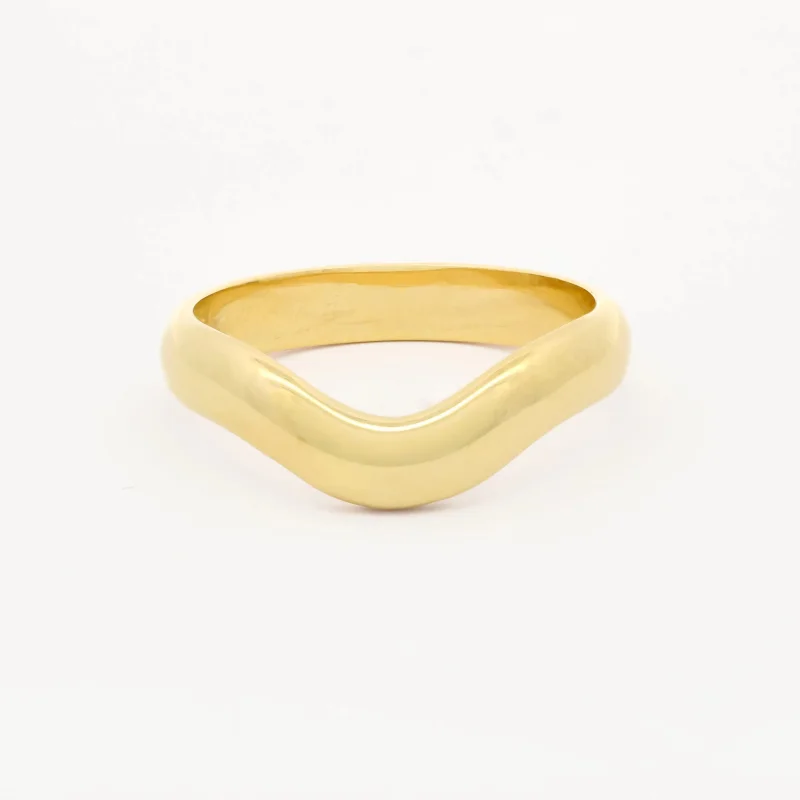 The Chunky Curve Wedding Ring