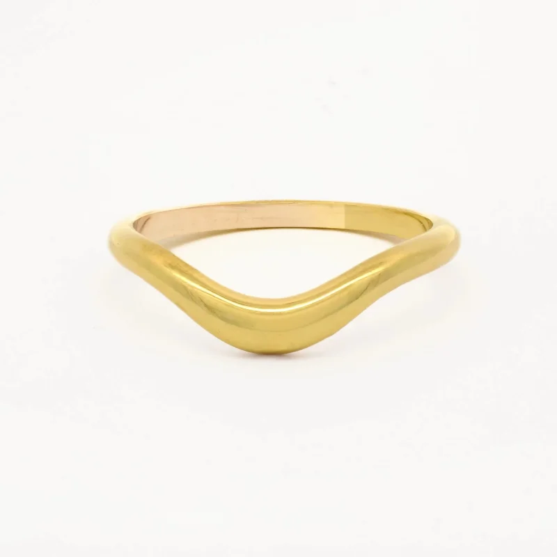The Tapered Curve Wedding Ring